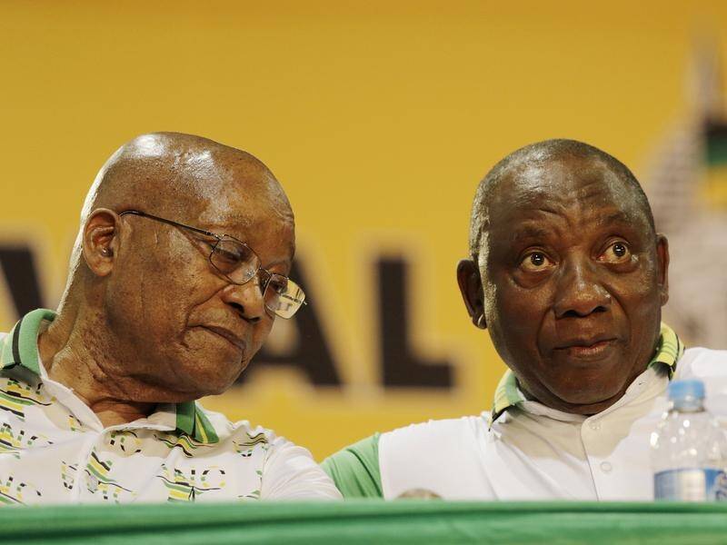 Cyril Ramaphosa (R) is pushing for Jacob Zuma (L) to step down as South Africa's leader.