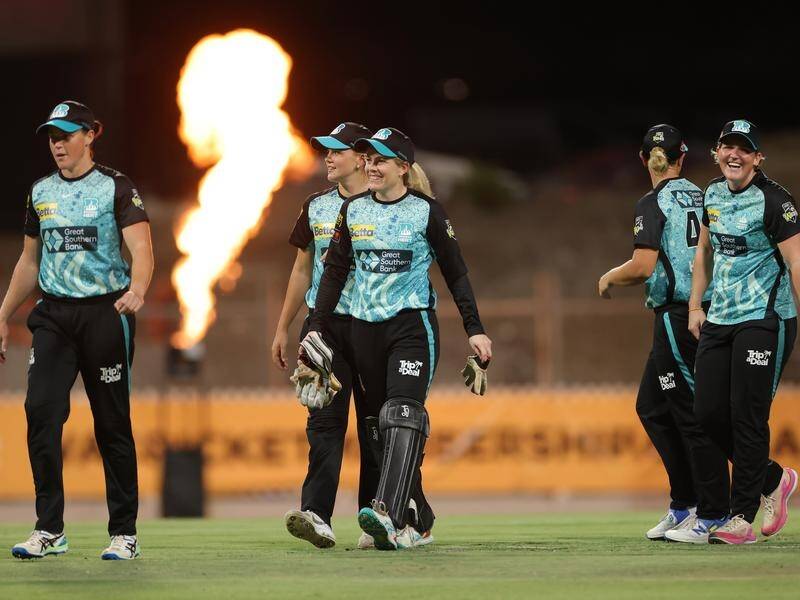 The Heat were all smiles after beating the Scorchers to set up a WBBL grand final date in Adelaide. (Richard Wainwright/AAP PHOTOS)