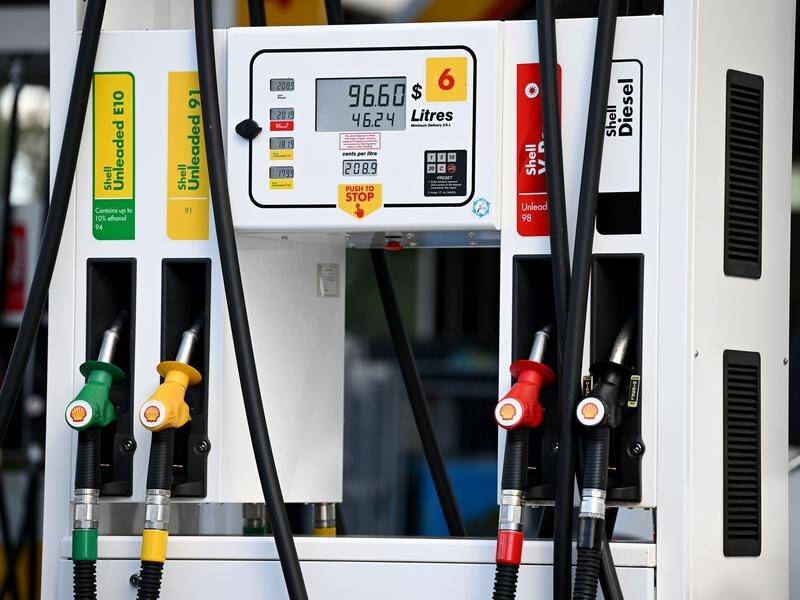 The reinstating of the full fuel excise tax is already flowing through to higher petrol prices. (Dan Himbrechts/AAP PHOTOS)