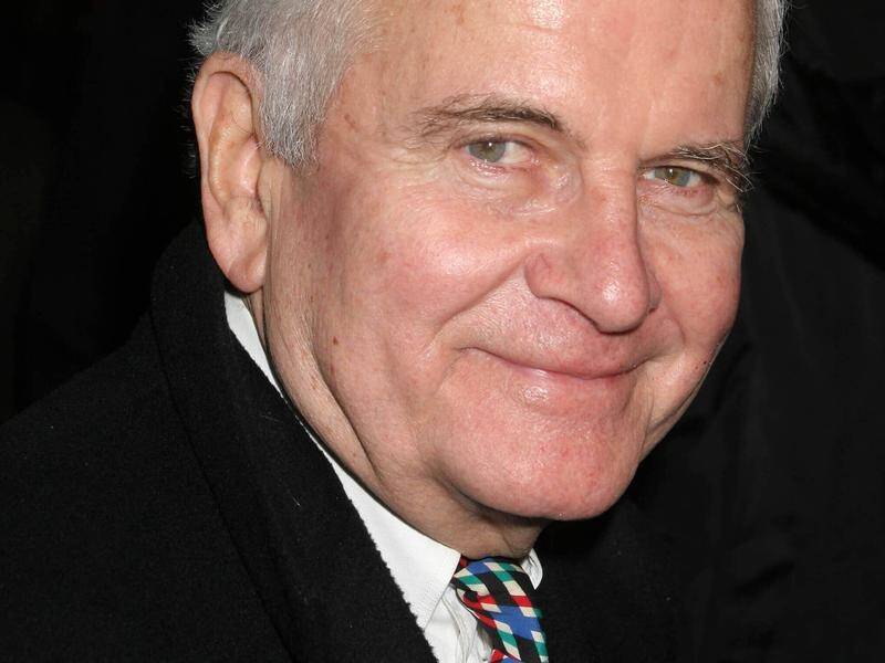 UK actor Ian Holm has died in a hospital surrounded by his family, his agent Alex Irwin says.