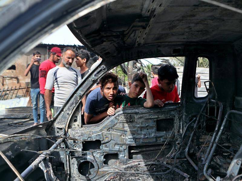 A powerful car bomb has rocked a market in east Baghdad, killing one person and injuring 12 others.