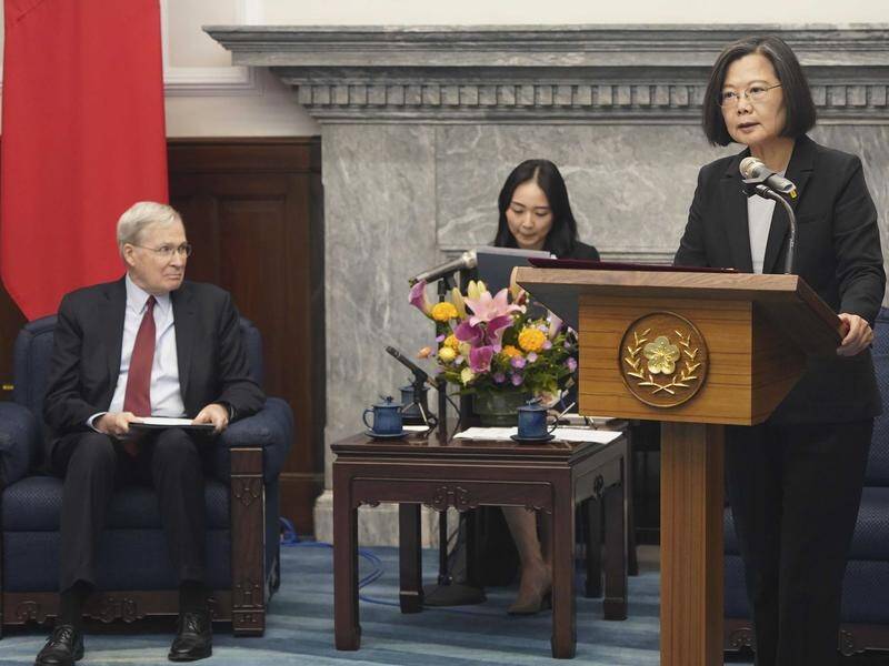 Stephen Hadley reaffirmed US support to Taiwan when he met President Tsai Ing-wen. (AP PHOTO)