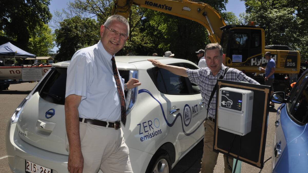 CHARGING UP: Mayor Geoff Kettle and The Goulburn Group member Peter Fraser show off a mobile charging station at last November’s electric car expo in Goulburn.
