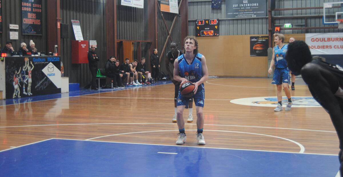 Ready: The Goulburn Bears with a free throw against the Inner West Blues. Photo: Burney Wong. 