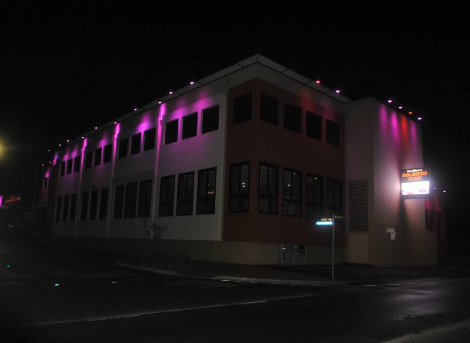 The Goulburn Soldiers Club also lit up purple. 