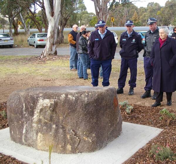 • Some of the personnel from Goulburn Local Area Command taking a closer look at the memorial.