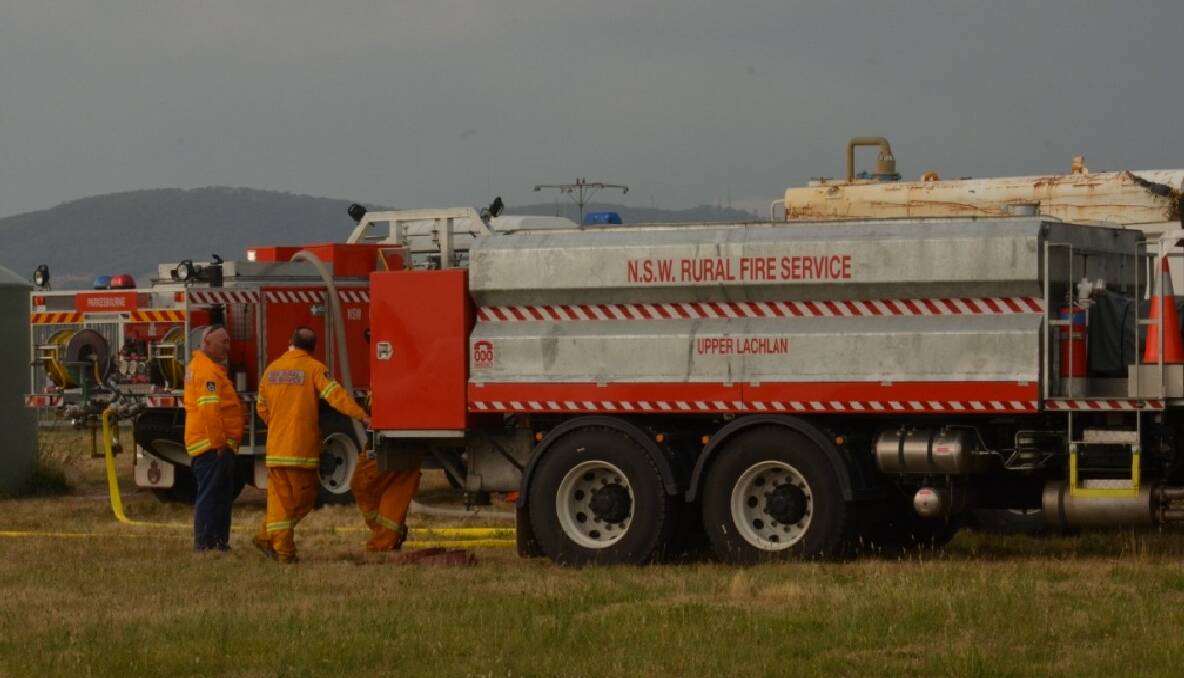 Upper Lachlan Rural Fire Brigade truck with Volunteers on standby at Goulburn Airport 23/12/12 