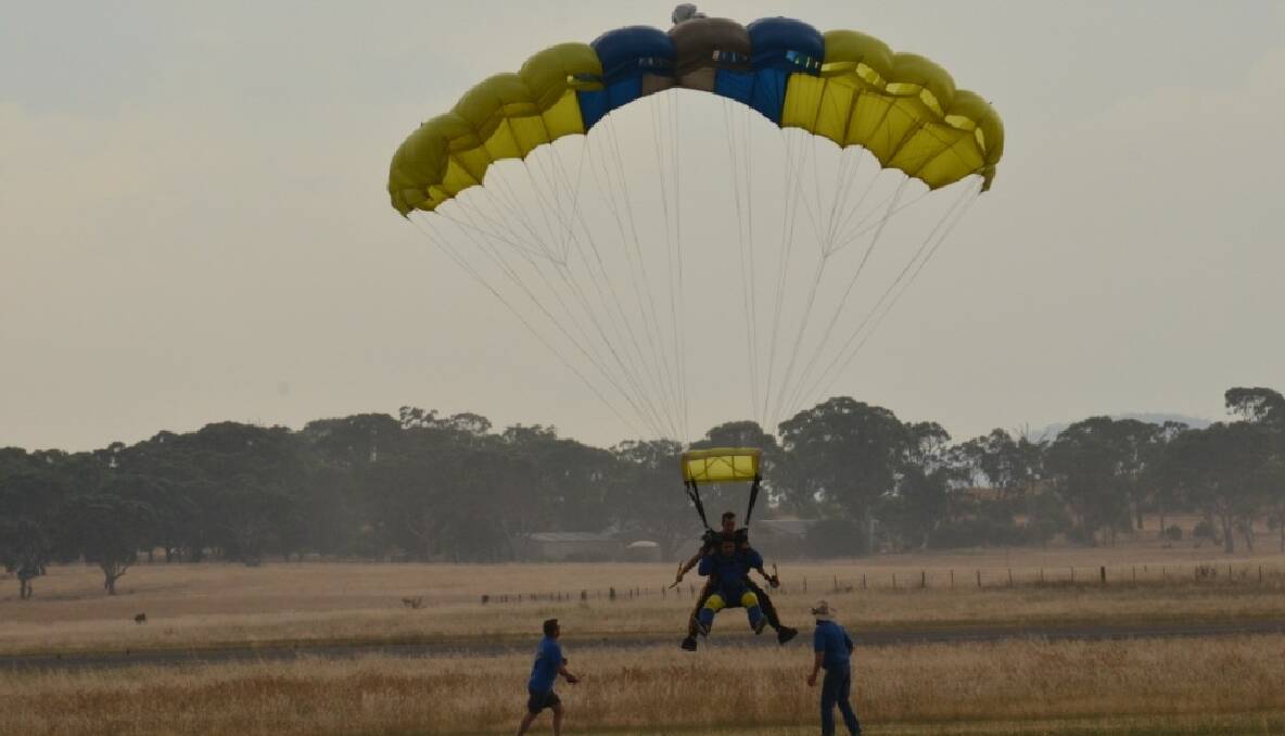 Tandem parachutists landing through the smoke at Goulburn Airport 23/12/12 
