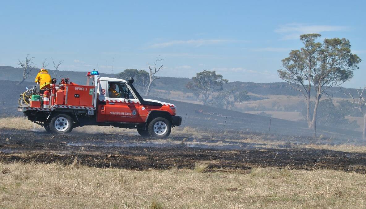 Carrick-Brayton bushfire near Bulls Pit Road - Photos CHRIS GORDON