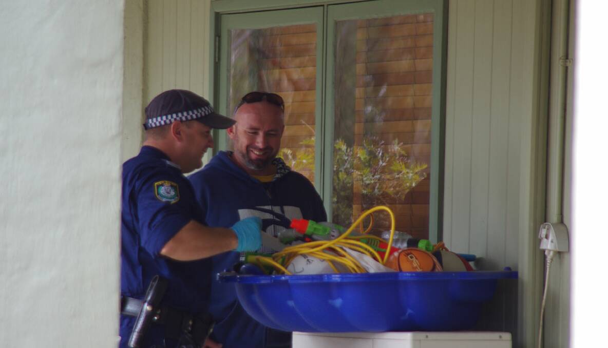ON SCENE: Goulburn Police searched around the back entrance of a West Goulburn home yesterday as part of a drug operation that resulted in the arrest of a 47-year-old man. Photo: Darryl Fernance. 