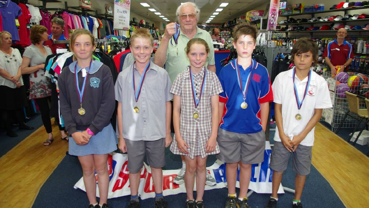 athletics champions Jamie Derwent, Bradyn Law, Brianna Connor, Jacob White and Jye Citra. They’re pictured with Garry White, who represented his granddaughter, Sophie